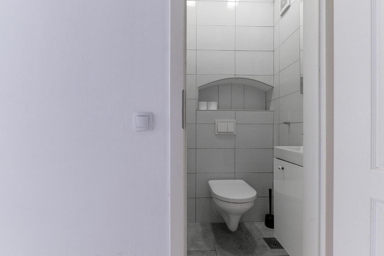 Euro Square Apartma *